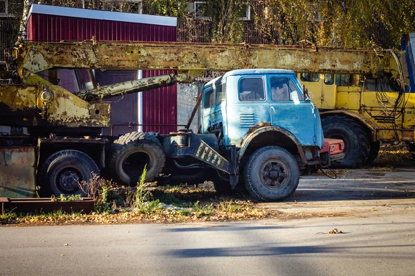 Crane Very Old Death Car Ussr — Stock Photo, Image