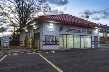Whitesboro, New York - Kasım 01, 2019: Otomatik Otomatik Yıkama İstasyonunun Kapalı Görüntüsü