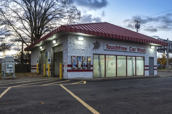 Whitesboro, New York - Nov 01, 2019: Closeup View of a Generic Automatic Car Wash Station — Stock Photo, Image