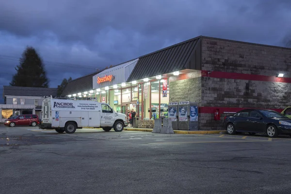 Whitesboro, New York - Nov 01, 2019: Night View of Speedway Gas Station Convenience Store, Speedway Operates Across Many US States. — Stock Photo, Image