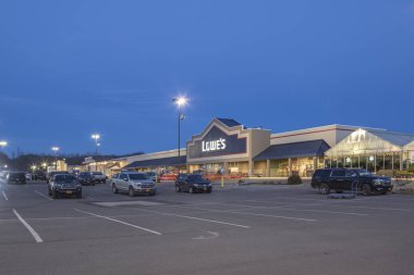 Utica, Ny, Usa - 23 Kasım 2019: Lowe 's Company, Inc. Lowe, ABD' li perakende şirketi..