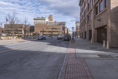 Syracuse, New York - Şubat 05, 2020: W Washington Caddesi ve S Salina Caddesi ve Solvay Bank Binası.