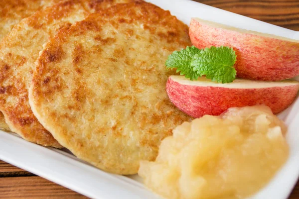 Panqueque de patatas fritas y manzanas — Foto de Stock