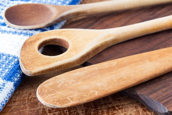 Cuillères de cuisine en bois — Photo