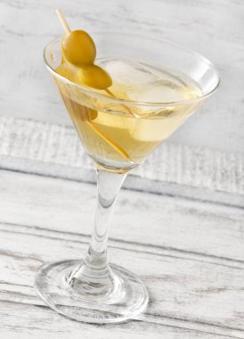 Zeytin ve buzlu martini.