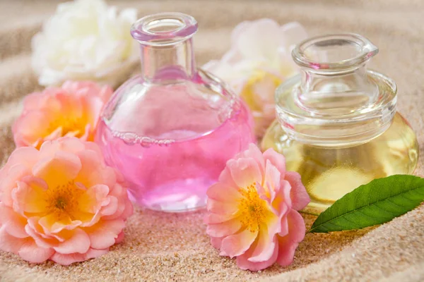 Roses and oil — Stock Photo, Image
