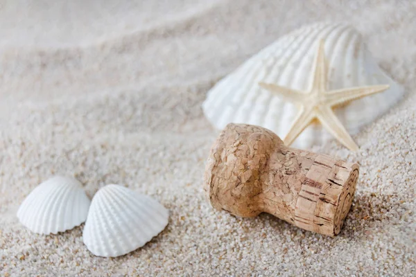Champán corcho y playa — Foto de Stock