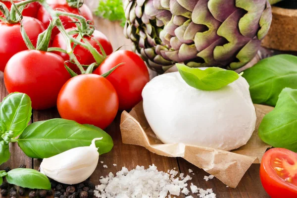 Mozzarella und Tomaten — Stockfoto