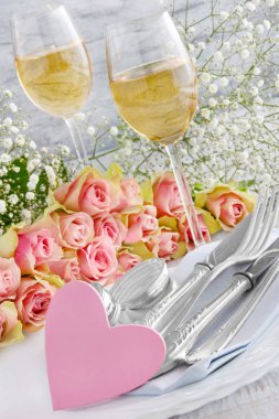 Akşam yemeği - Şarap ve güller