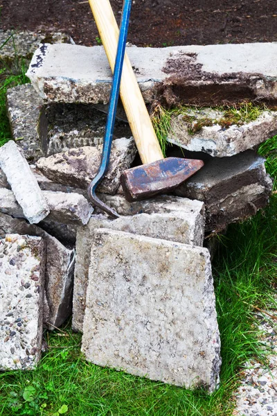 Losas de piedra demolición diseño del jardín — Foto de Stock