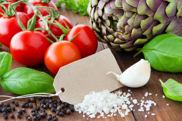 Gemüse Artischocke, Tomaten und Gewürze mit Etikett — Stockfoto