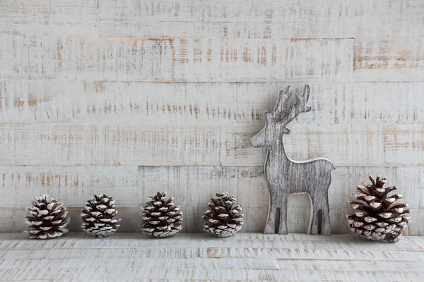 전나무, 전나무로 만든 원추형의 크리스마스 장식 과 복사 공간 — 스톡 사진