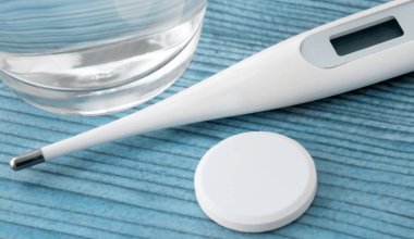 İlaç ve termometre vitaminleri kapatın.