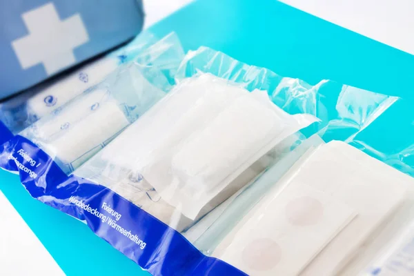 İlk yardım kiti kapat.