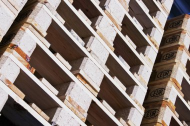 Arkaplan olarak ahşap taşıma paletleri