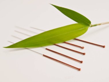 Bambu yapraklı akupunktur iğneleri
