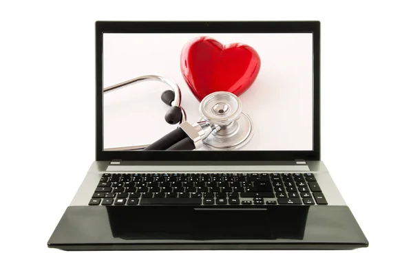 Salud corazón rojo con estetoscopio y cuaderno sobre fondo blanco — Foto de Stock