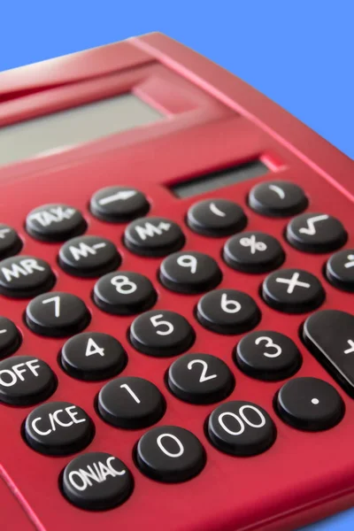 Calculadora de bolsillo rojo en primer plano — Foto de Stock