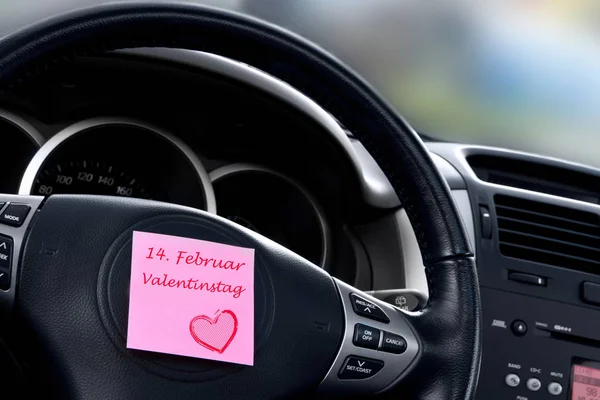 Información de la nota adhesiva Día de San Valentín tablero de instrumentos del coche backgrou —  Fotos de Stock