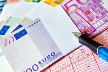Arka planda avro parası olan piyango konsepti