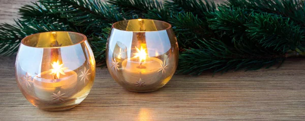 Galletas de Navidad con especias y decoración — Foto de Stock