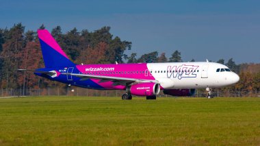 Swidnik, Eplb (Luz) Lublin Uluslararası Havalimanı / Polonya 17 Ekim 20.18: Kyiv 'den Lublin' e uçuş. Uçak: Airbus A321-231 (WI).