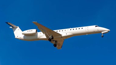 Swidnik, Eplb (Luz) Lublin Uluslararası Havalimanı / Polonya 17 Ekim 2019: Münih 'ten Lublin' e uçuş. Bmi British Midland International Havayolları. Uçak: Embraer Erj-145.