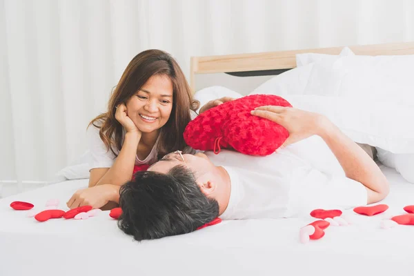 Pasangan Asia Madu Happy di kamar tidur — Stok Foto