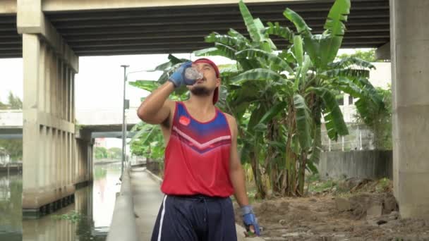 Cámara Lenta Los Boxeadores Masculinos Asiáticos Están Bebiendo Agua Las — Vídeo de stock