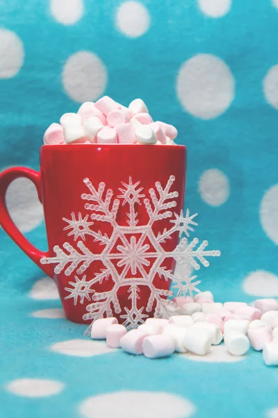 Eibisch im Kreis und Schneeflocken — Stockfoto