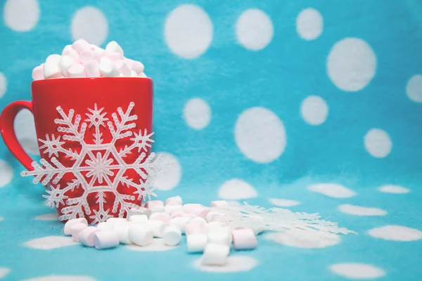 Marshmallow in the circle and snowflakes — Stock Photo, Image