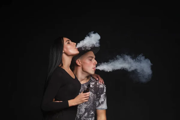 ⬇ Скачать Картинки Vape Couple, Стоковые Фото Vape Couple В.