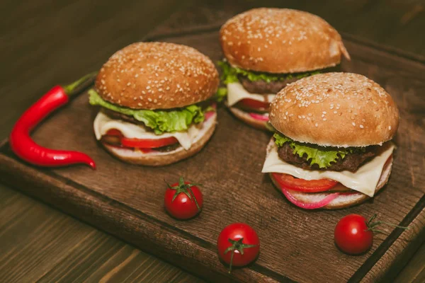 Burger, Paprika und Tomaten — Stockfoto