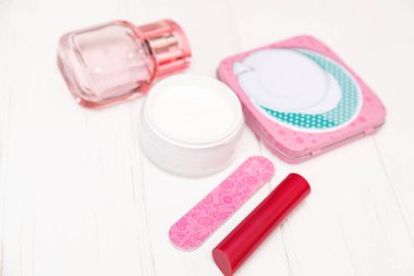 Pembe kutu, krema ve parfüm