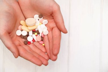 Farklı hapları avuç