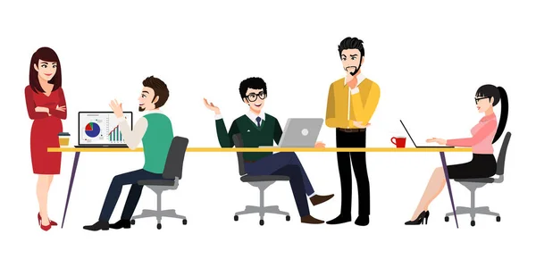 男性と女性が机に座って会議室に立って コンピュータで働き 同僚と話をする漫画のキャラクター 効果的で生産的なチームワーク ベクターイラスト — ストックベクタ