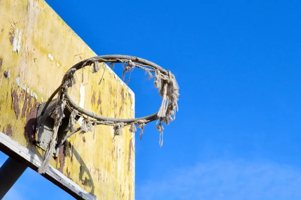 Gammel basketball hoop - Stock-foto