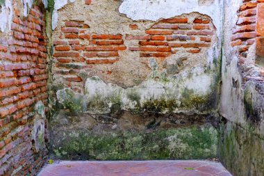 Kaldırım arka kapatmak.