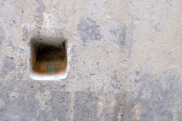 Дыра Цементной Стене — стоковое фото