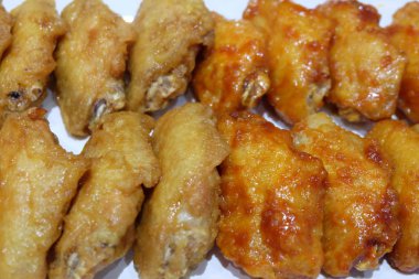 Kızarmış tavuk kanadı..