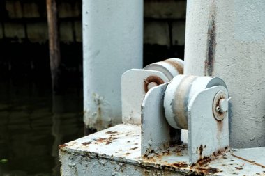 Yüzen Dock Direği'ni kapatın.