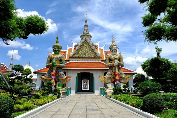 Ancient Guardian Giants Front Wat Arun Entrance Bangkok Tailandia Estilo — Foto de Stock