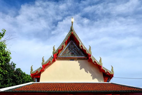 Techo Templo Tailandés Con Cielo Azul — Foto de Stock