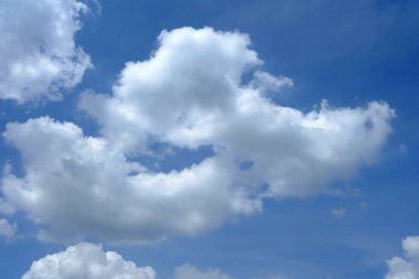 mavi gökyüzü bulutlu arkaplan.