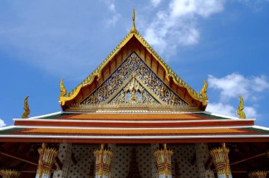 Mavi Gökyüzü Arka Plan lı Kilise Çatısı.