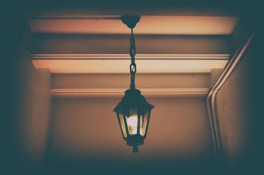 Vintage Style Asma Lamba.