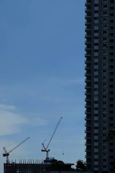 Vista Vertical Novo Condomínio Construção Com Espaço Para Texto — Fotografia de Stock