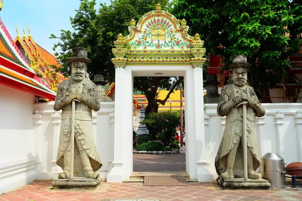 Oude Guardian Giants Voor Ingang Van Wat Pho Tempel Bangkok — Stockfoto