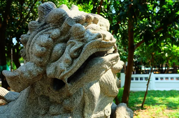 Statua Del Leone Primo Piano Nel Parco — Foto Stock