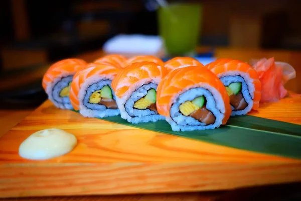 鲑鱼卷寿司食谱 选择性焦点 — 图库照片